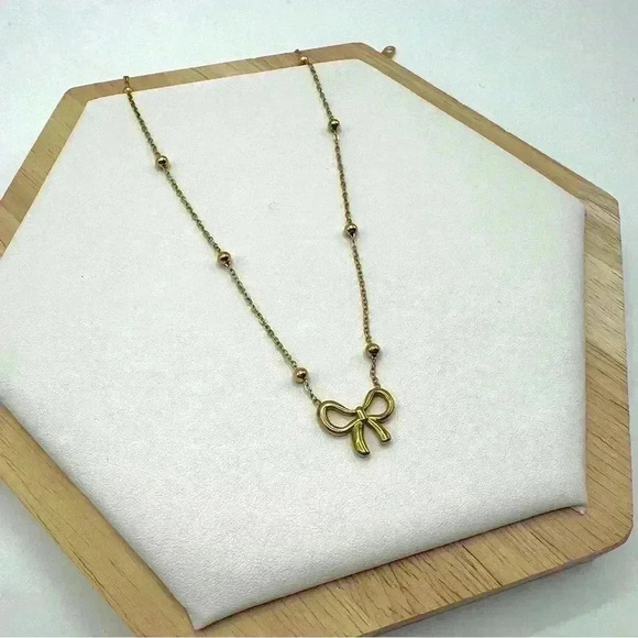 Carrie Bow Gold Pendant Necklace - Picture 4 of 5